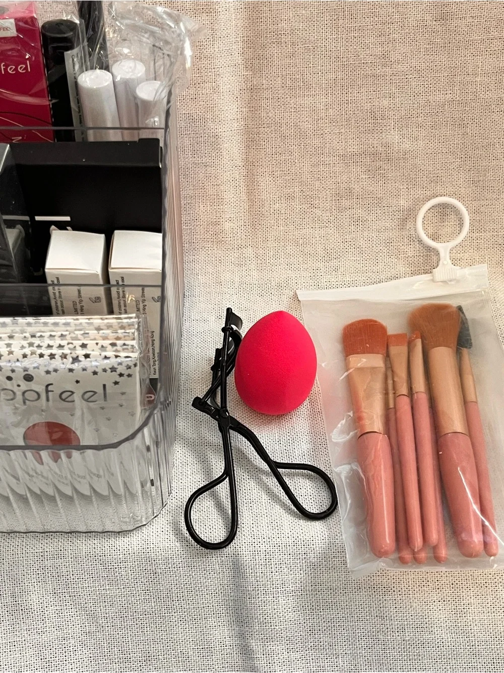 Popfeel Make up with Clear Ribbed Plastic Make Up & Organizer Bundle